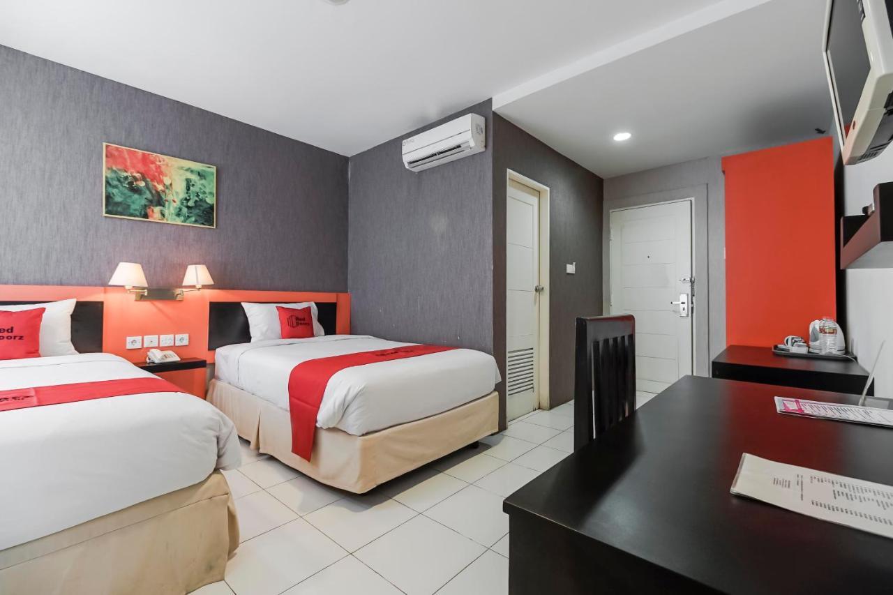 Reddoorz Premium Near Pantai Losari 2 Hotel Makassar Exterior photo