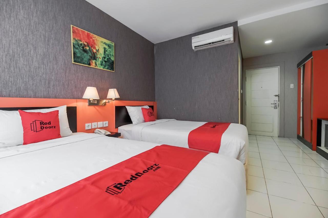 Reddoorz Premium Near Pantai Losari 2 Hotel Makassar Exterior photo