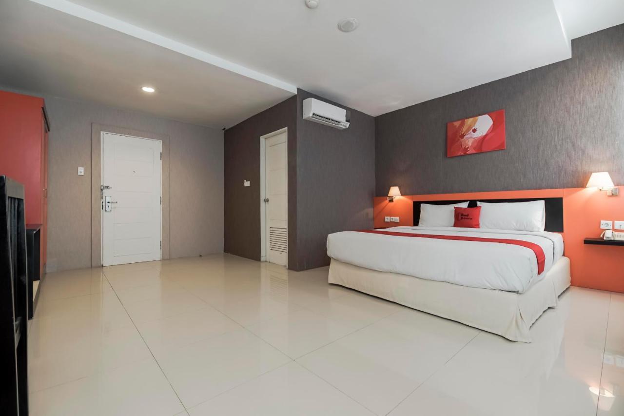 Reddoorz Premium Near Pantai Losari 2 Hotel Makassar Exterior photo